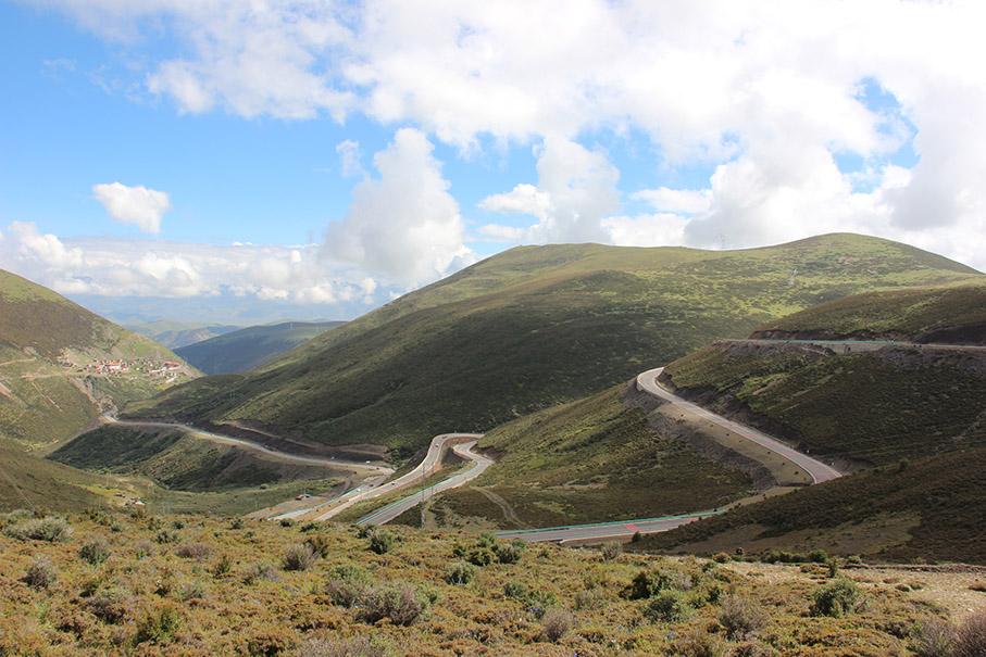 理亚路波瓦山上山段公路.JPG